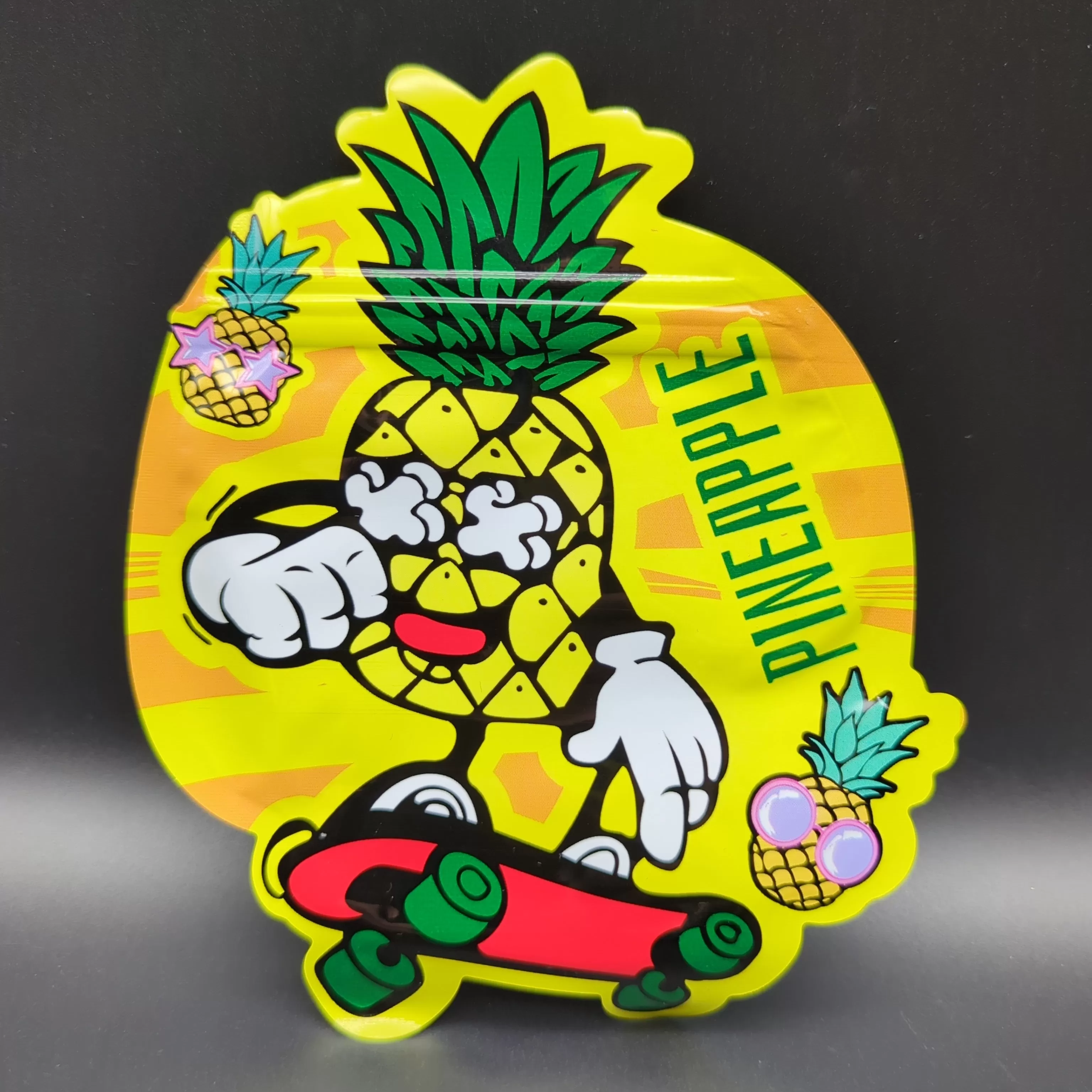 Top Bar 3.5g Skating Pineapple Mylar Bags Die Cut